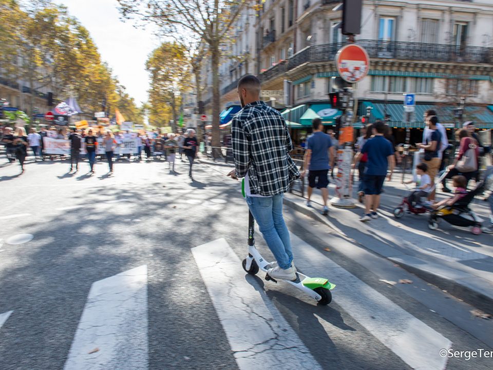 trottinette et piéton